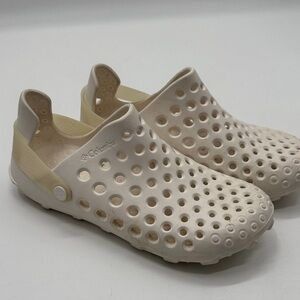 Men’s beige columbia creeksiders no box worn several times size 12